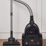 Karaca Vantuz Action Force X10 2 Lt Toz Torbasız Hazneli Elektrikli Süpürge Black 899 W